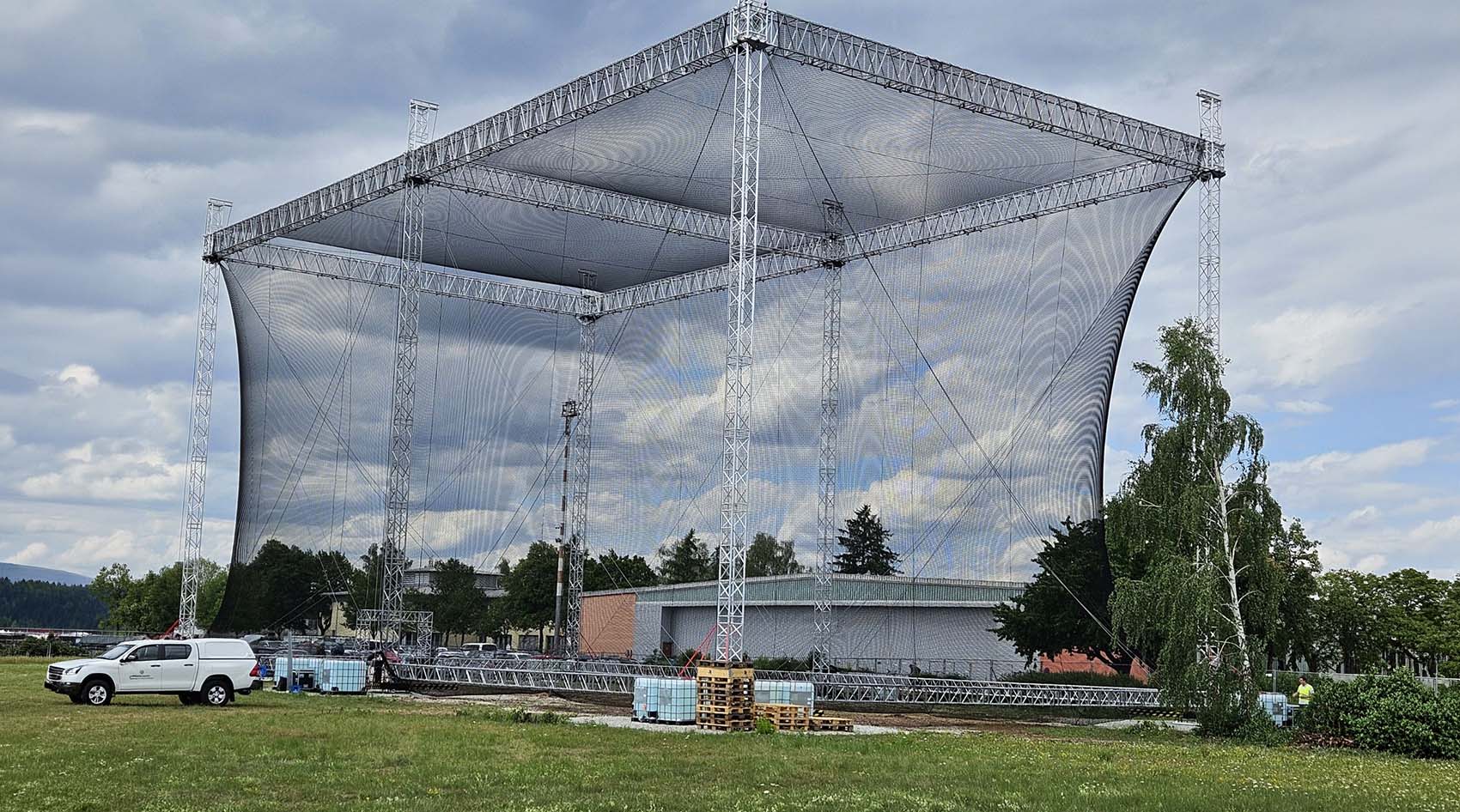 Gigantikus drónketrec